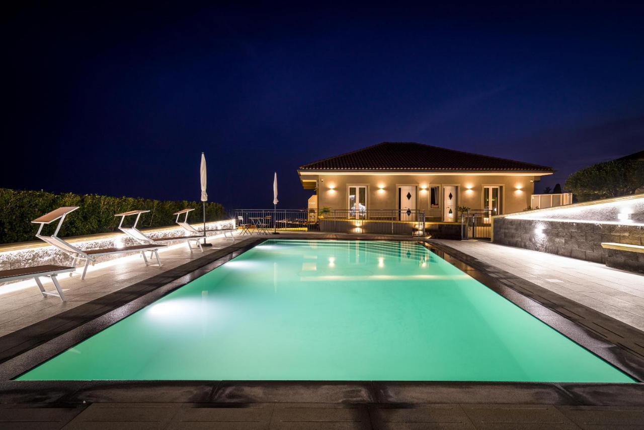 Affittacamere Villa Antonio アーチ・カステッロ エクステリア 写真