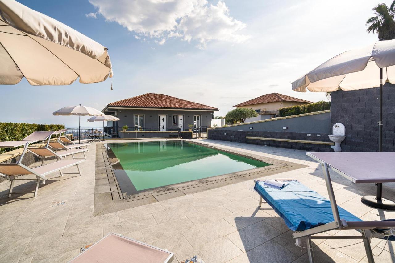 Affittacamere Villa Antonio アーチ・カステッロ エクステリア 写真