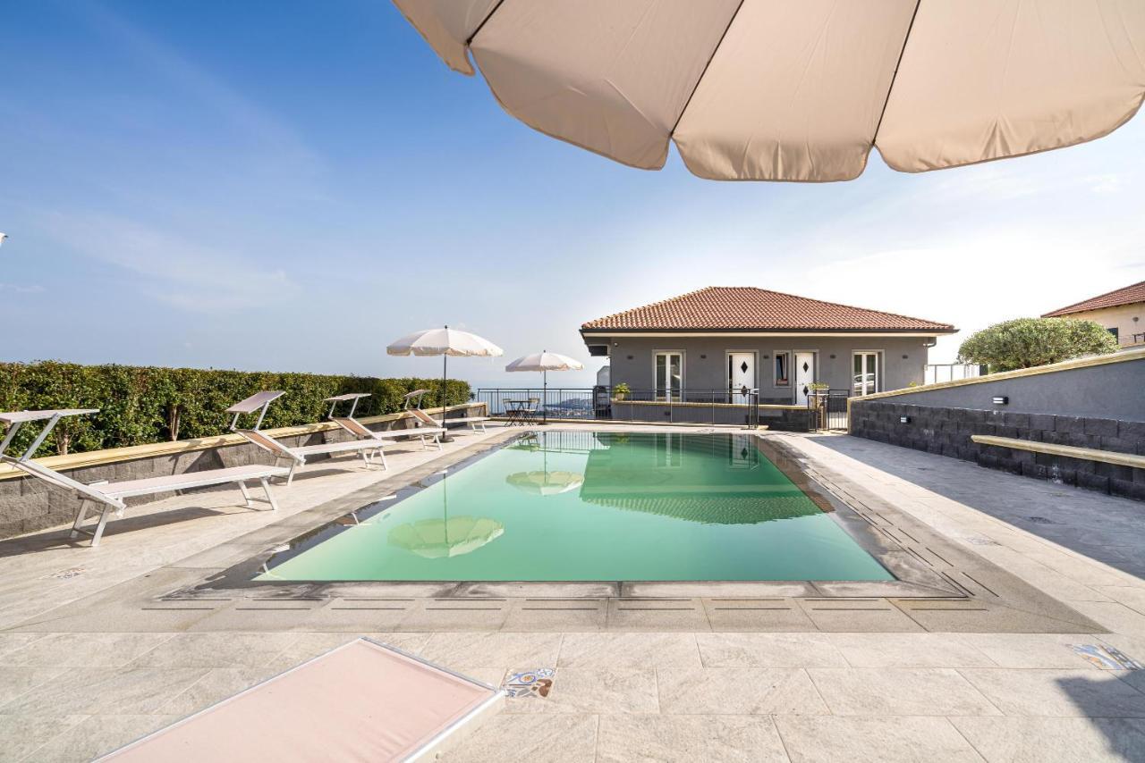 Affittacamere Villa Antonio アーチ・カステッロ エクステリア 写真