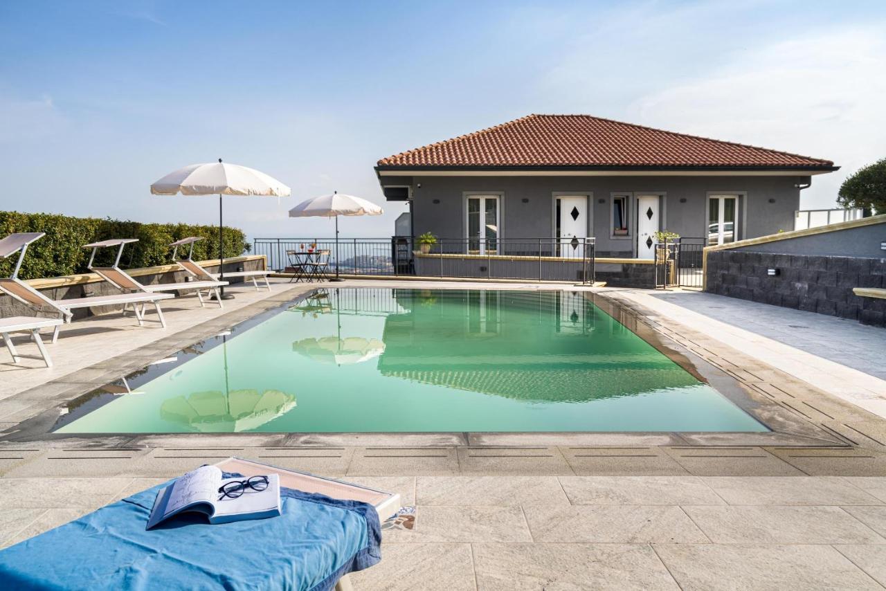 Affittacamere Villa Antonio アーチ・カステッロ エクステリア 写真