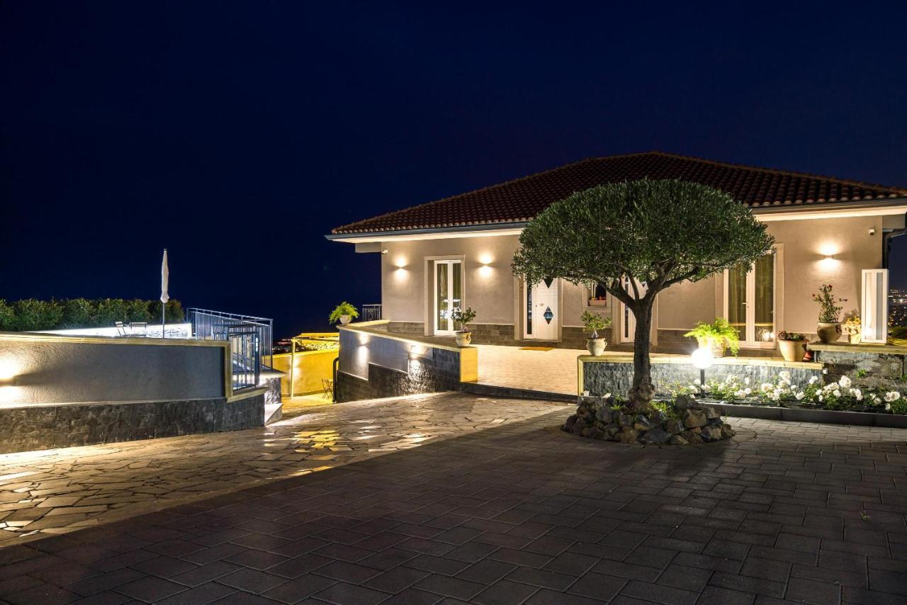 Affittacamere Villa Antonio アーチ・カステッロ エクステリア 写真