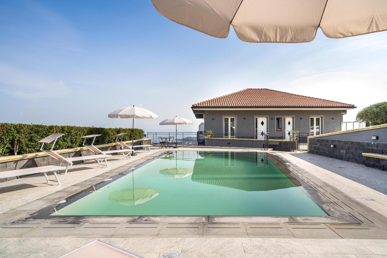 Affittacamere Villa Antonio アーチ・カステッロ エクステリア 写真
