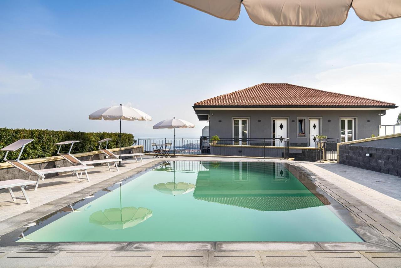 Affittacamere Villa Antonio アーチ・カステッロ エクステリア 写真